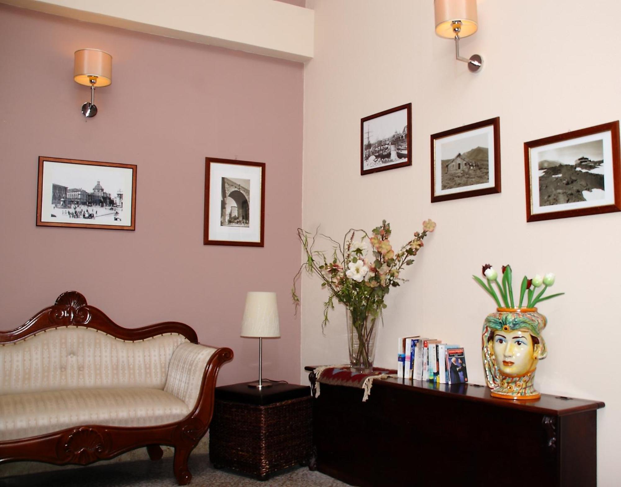 Bed & Breakfast La Collegiata Aeroporto di Catania Fontana Rossa